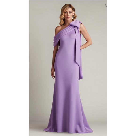 Tadashi Shoji Dresses & Skirts - Tadashi Shoji Cassia Bow-Shoulder Crepe Gown - Size 8